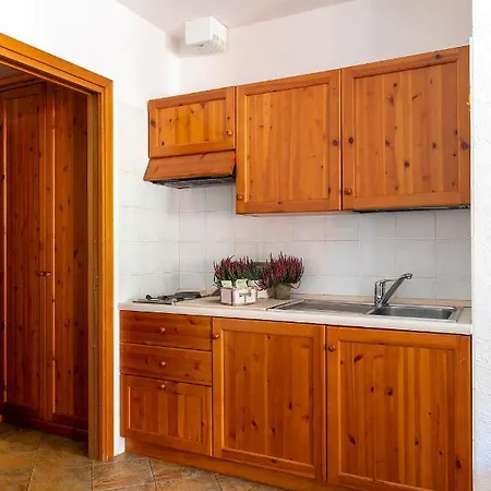 Monterosa מלון דירות 3*